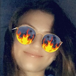 Meet your Posher, Avery